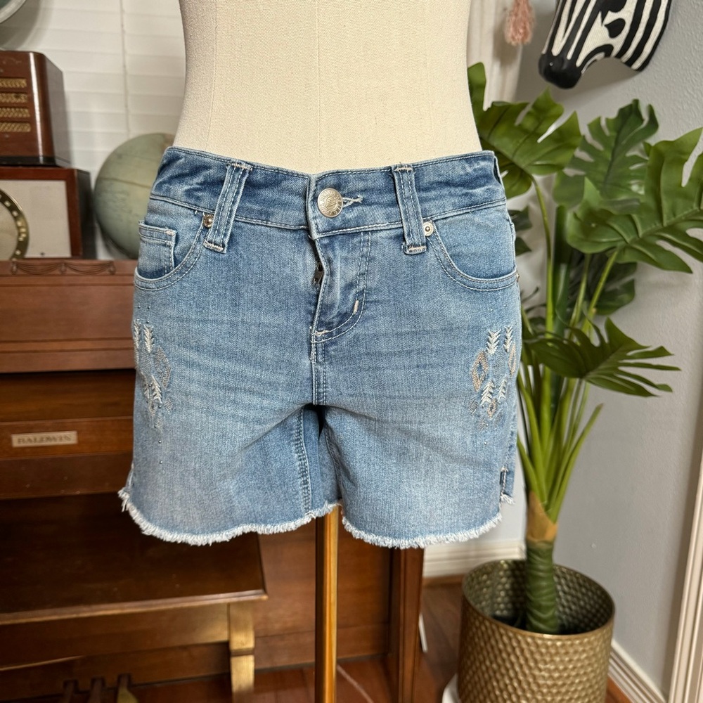 Seven7 embroidered denim shorts